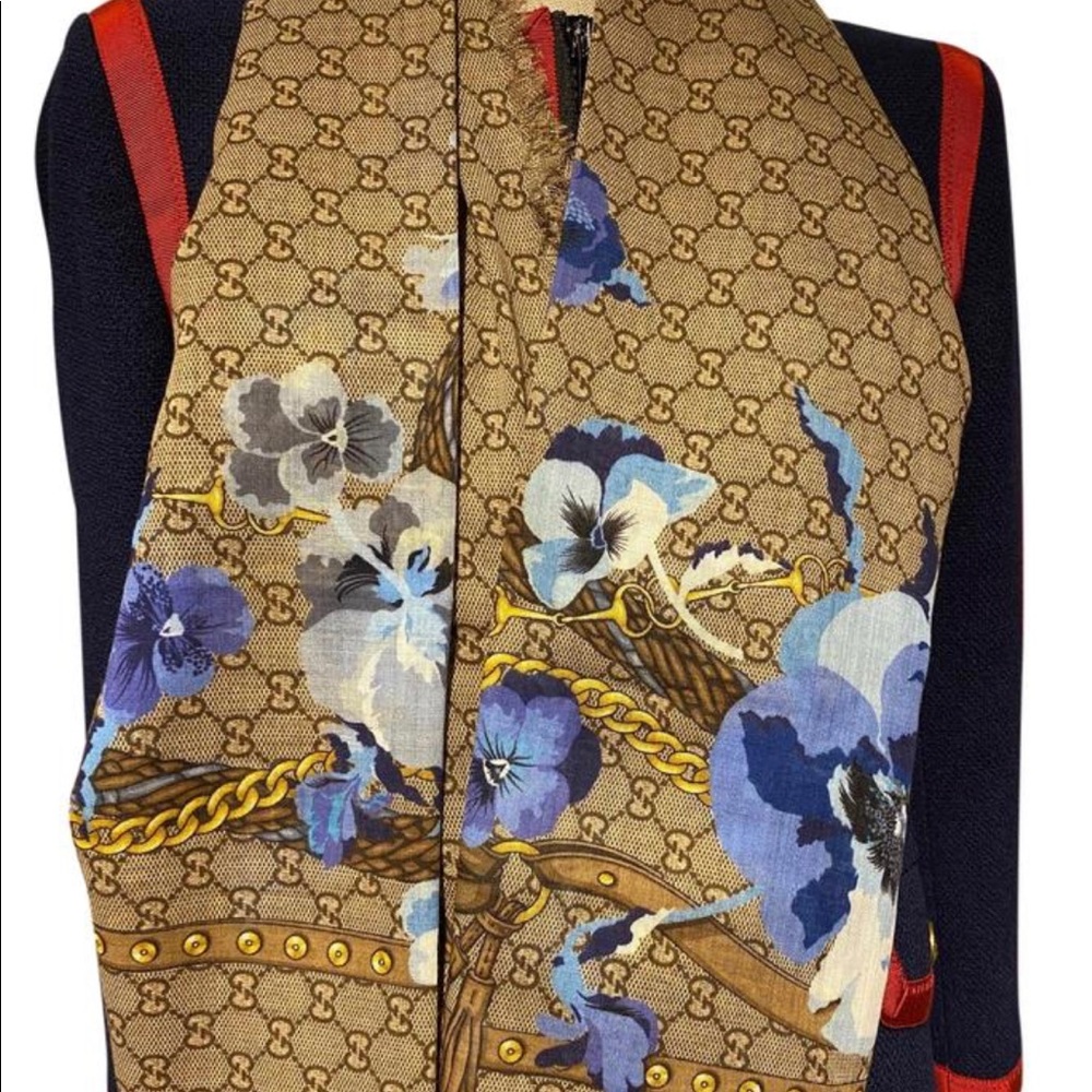 Gucci Blue Shawl Pig Panshie Scarf/Wrap